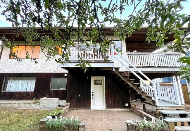 Photo - 2133 Sperling Av