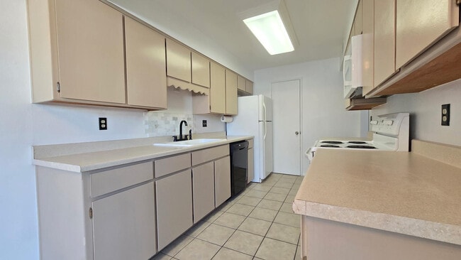Photo - 4917 N 73rd St Unit Apt 17