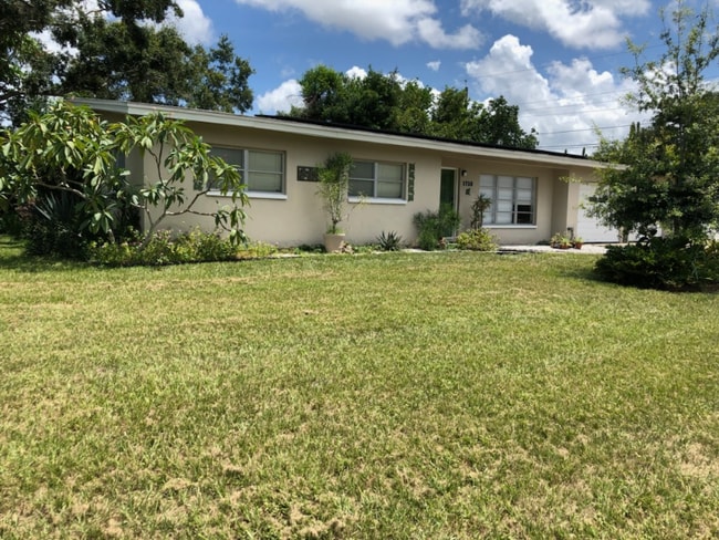 Photo - 1716 Scott St