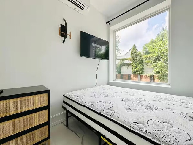 Photo - Furnished room/NOT APARTMENT Unit 1D