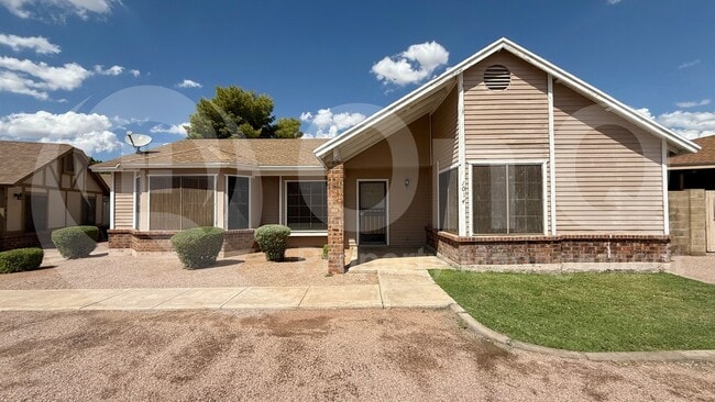 Building Photo - 1055 N Recker Rd Unit 1014 Rental