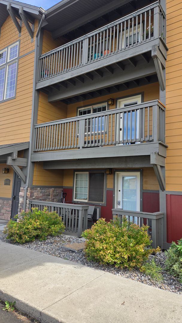 Building Photo - Amazing 2 Bedroom, 2 Bath Condo With 24-Ho... Unit 2C
