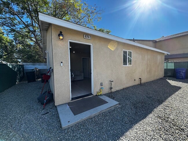 Photo - 879 N Mountain View Ave Unidad 2