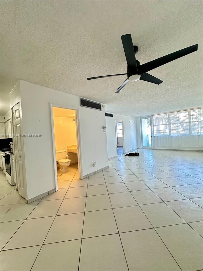 Photo - 6770 Indian Creek Dr Unit 4T