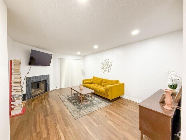 Building Photo - 2120 El Paseo St Unit 1207 Rental