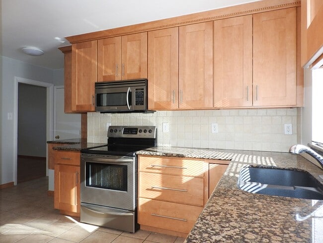 Photo - 760 Oneida St