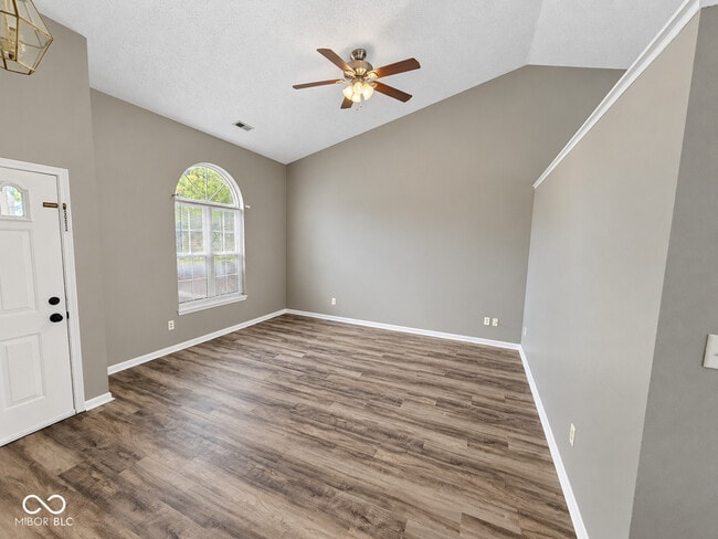 12915 Longleaf Ln