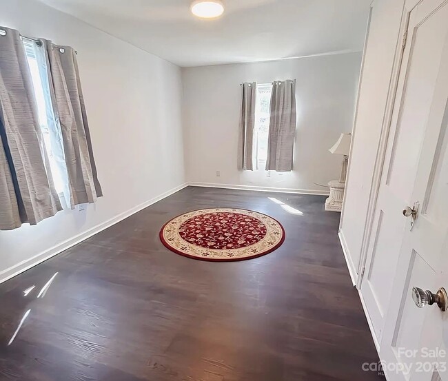 Photo - 556 6th St