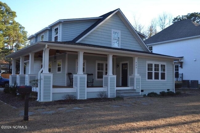 Photo - 845 N May St