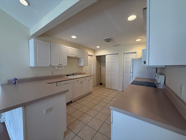 Photo - 221 Millcrest Dr