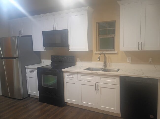 Photo - 3014 Bloomfield St