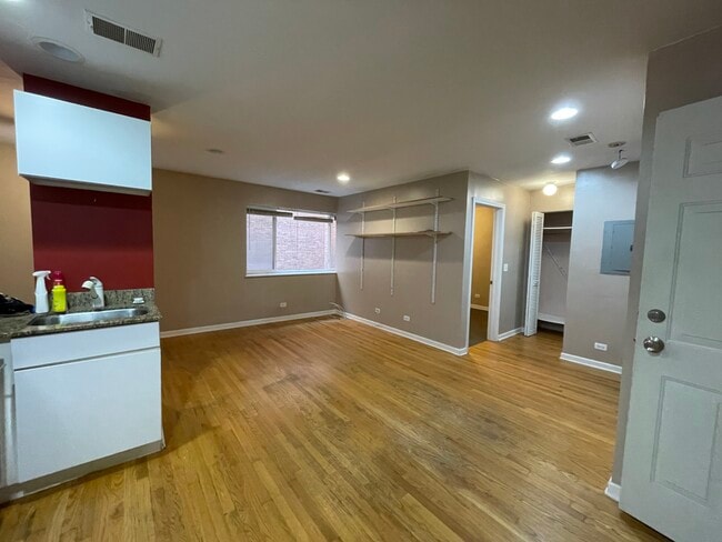 Photo - 5953 N Kenmore Ave
