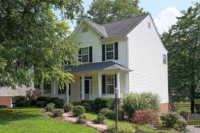 Building Photo - Pet-Friendly N. Albemarle Home With Fenced Yard