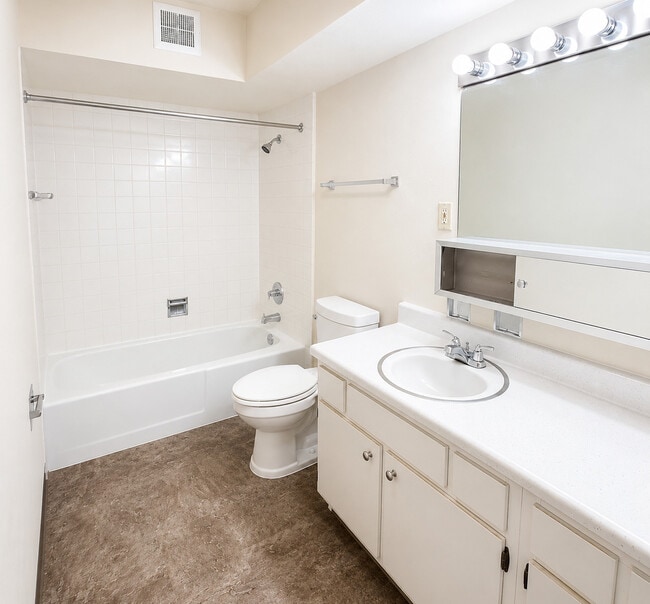 Photo - 6360 Washington St Unit 2B
