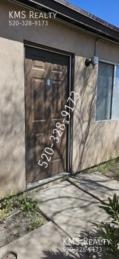 Building Photo - 1616 N Mohave Ave