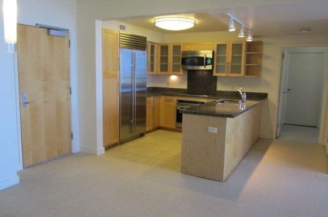 Photo - 2 BD / 2 BA Condo in Kakaako!