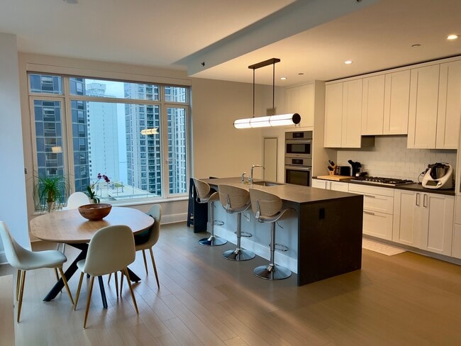 Photo - 514 N Peshtigo Ct