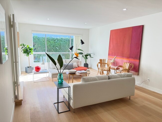 Photo - Sherman Oaks Apartments