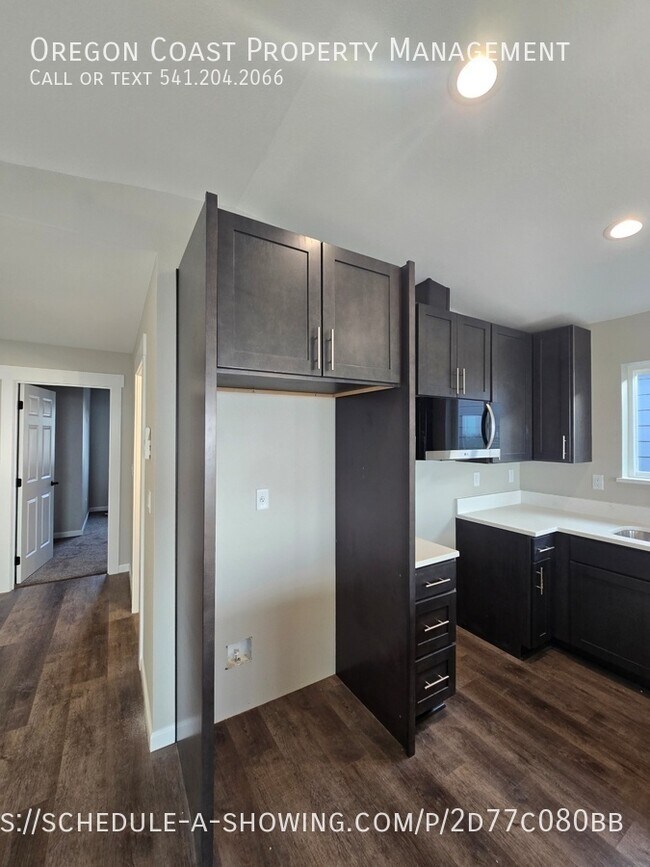 Photo - 140 Reeder St