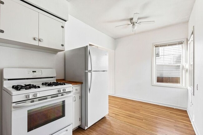 Photo - 931 NE Alberta St