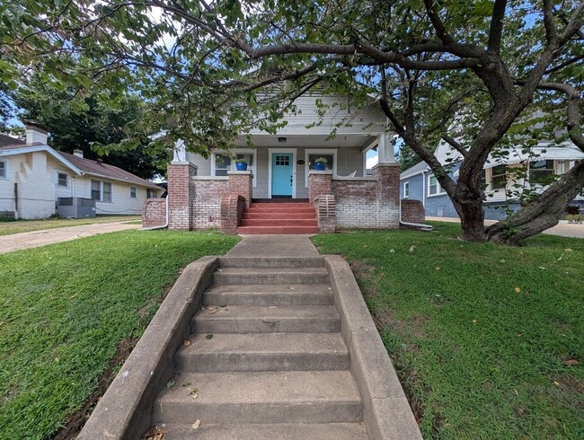 Building Photo - Perfect home directly across from TU!!