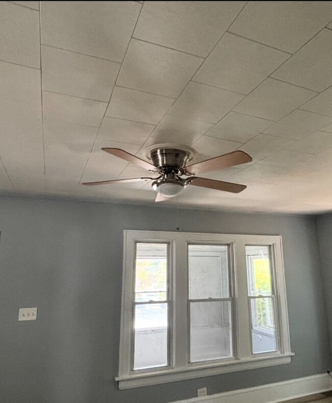 Photo - Roomy Goodyear Heights 5-Bed with Finished...