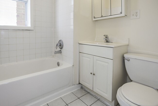 Photo - 2326 N Southport Ave Unit 2