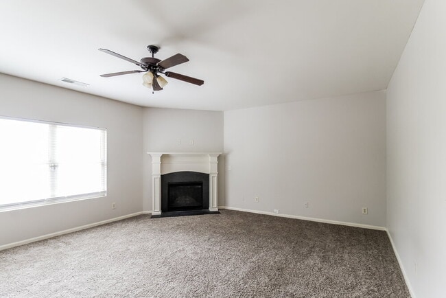 Photo - 909 Walking Stick Trail NE