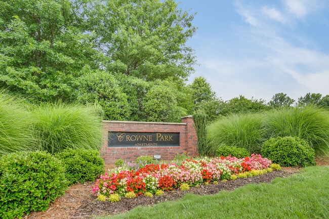 Crowne Park - Crowne Park Apartments