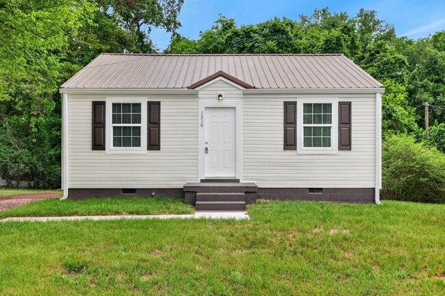 Building Photo - 2 Bedroom Home For Rent Near APSU!
