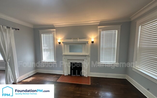 Photo - 1764 Lawrence Ave