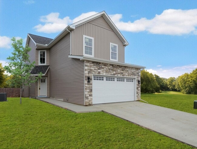 Building Photo - 3708 Lighthouse Pointe