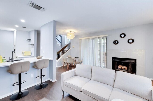 Photo - 2018 W Rundberg Ln Unidad 5D