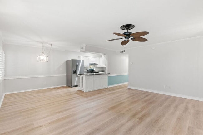 Photo - Apartment For Rent in Seminole WITH UPGRADES! Unit Apartment 102