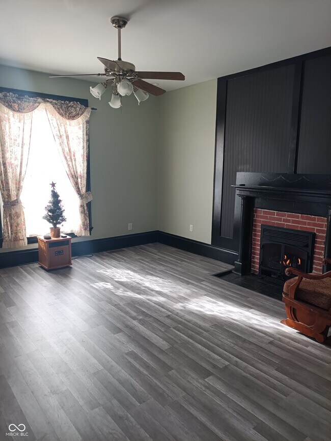 Photo - 404 W North St