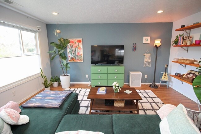 Photo - 205 NE 79th Ave