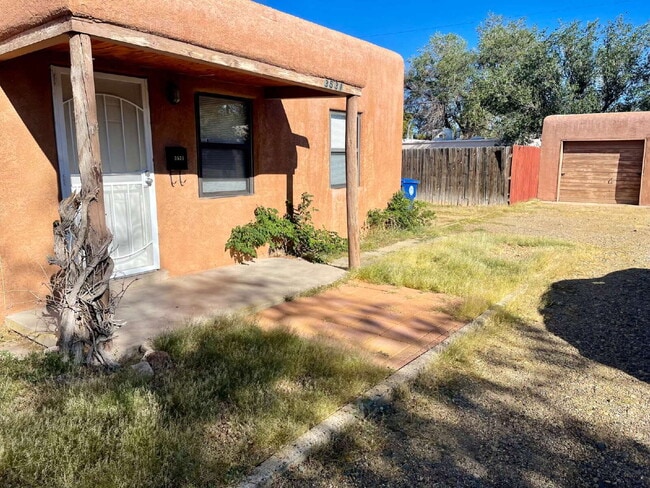 Photo - 1 bedroom / 1 bath close to KAFB and I-25 Move-in Special!