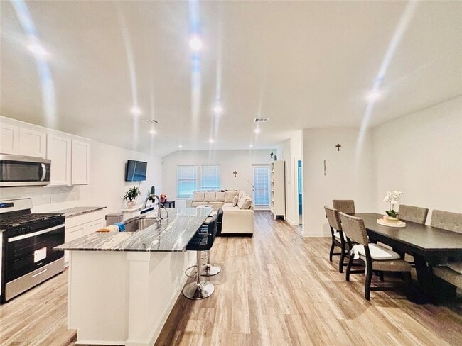 Photo - 1119 Fringed Bluestar Dr