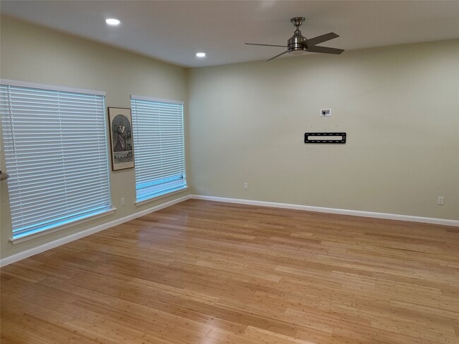 Photo - 9400 Doliver Dr Unit 9