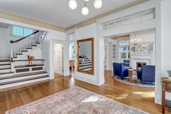 Photo - 602 E Victory Dr