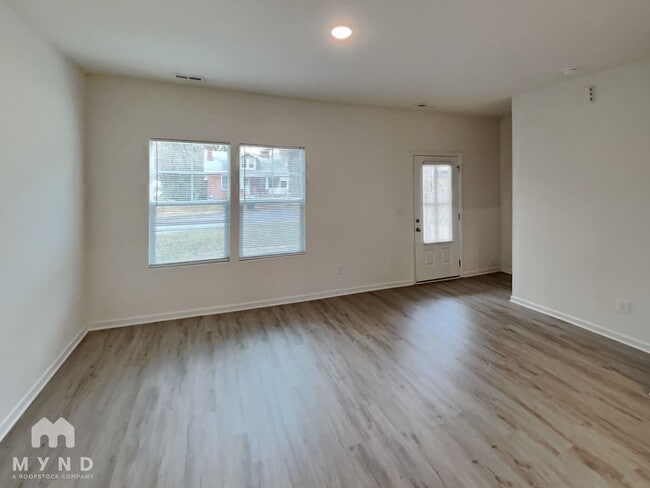 Photo - 819 W Walnut Ave