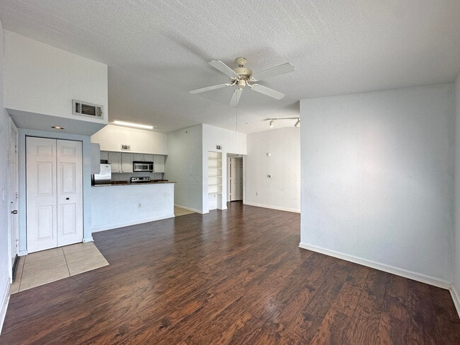 Photo - 261 SW Palm Dr Unit 305