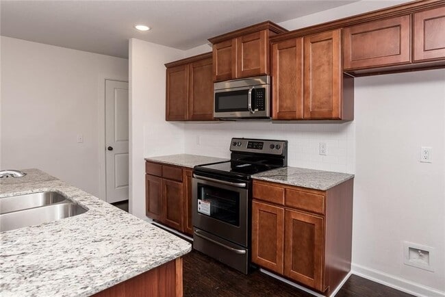 Photo - 105 Lion Dr N