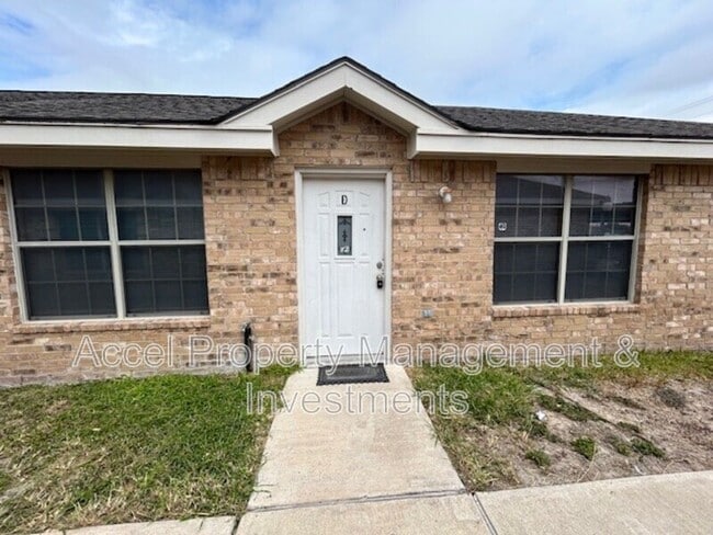 Building Photo - 1004 Fort Hood Ave Unit D