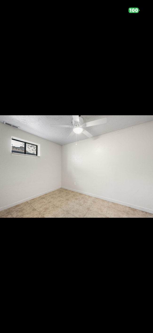 Photo - 461 Diagonal St
