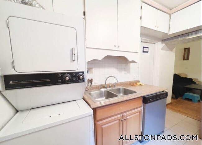 46 Park Vale Ave Unit 3