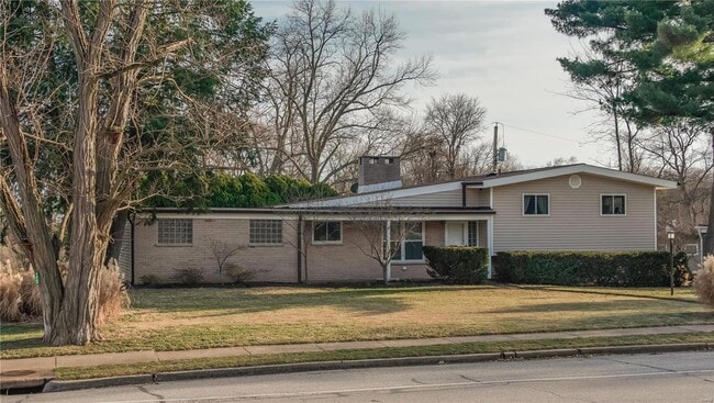 Building Photo - 9030 Old Bonhomme Rd