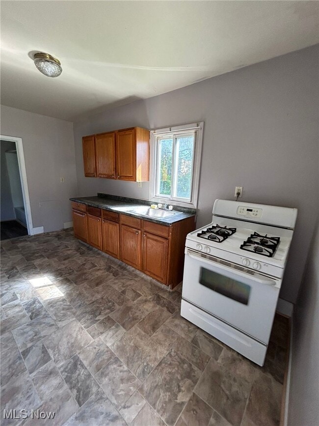 Building Photo - 2495 Apple Ave