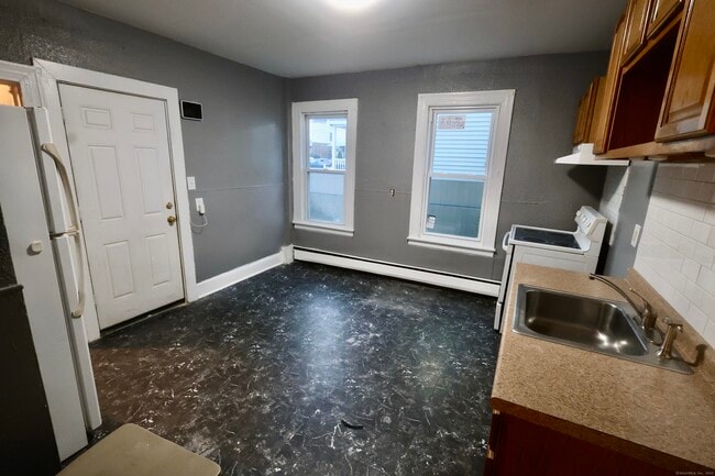 Photo - 660 W Main St