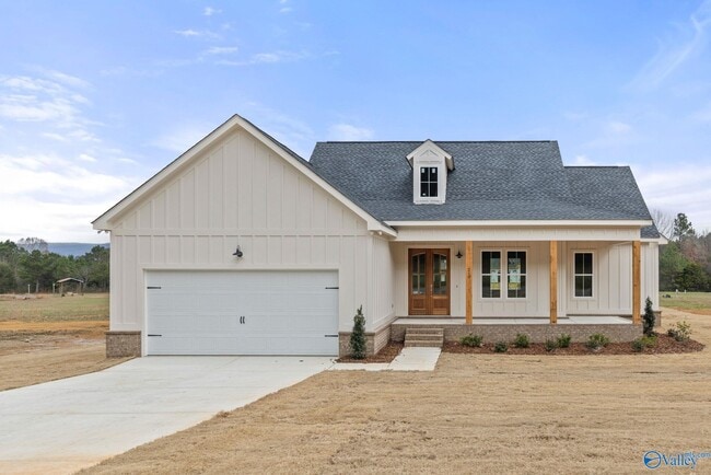 Building Photo - 219 Bush Rd SE